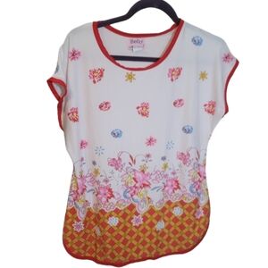 BETTY Loungewear Streetware Floral Patterned Top with Red Accents